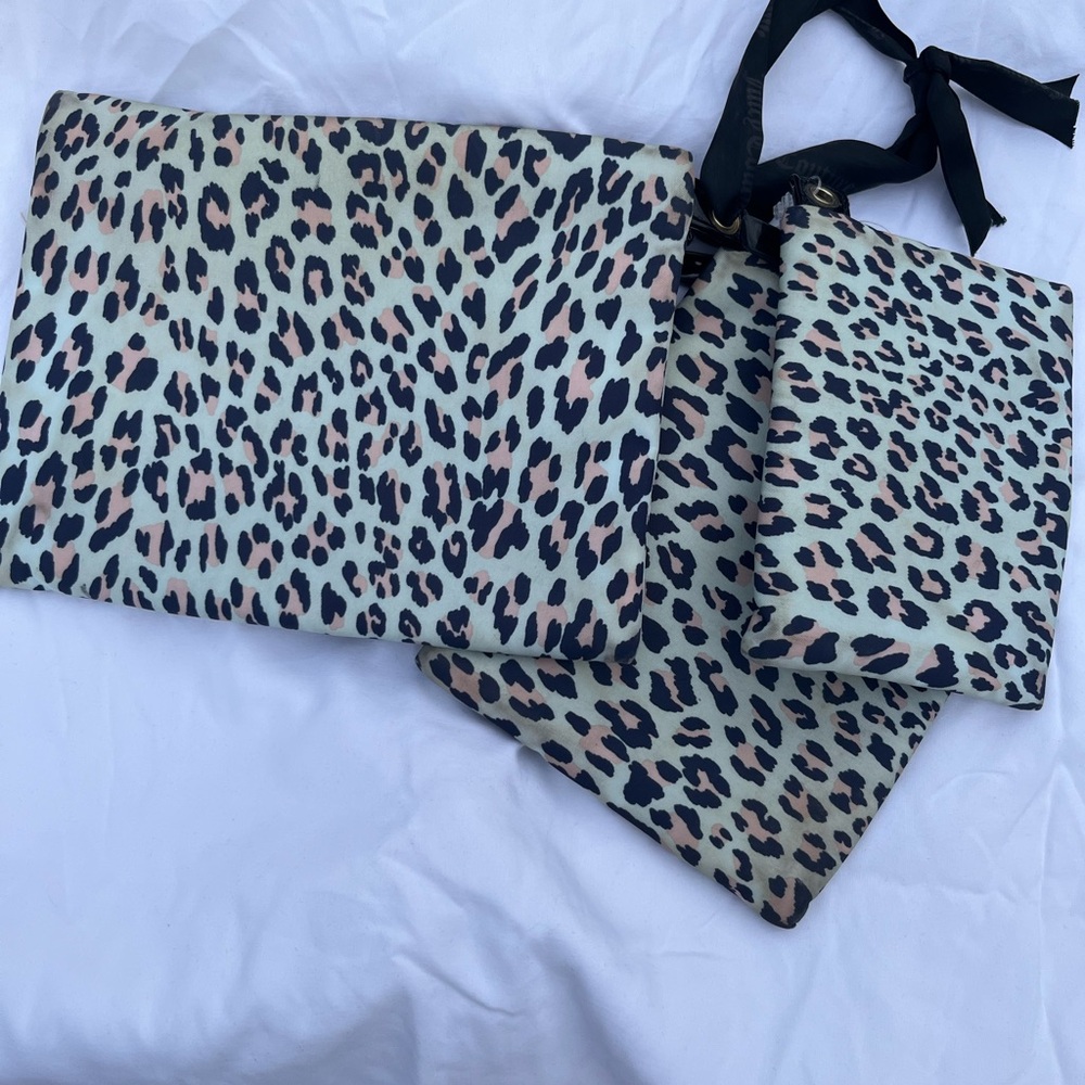 Juicy Couture Leopard Print Cosmetic Bag Set - Picture 3 of 4